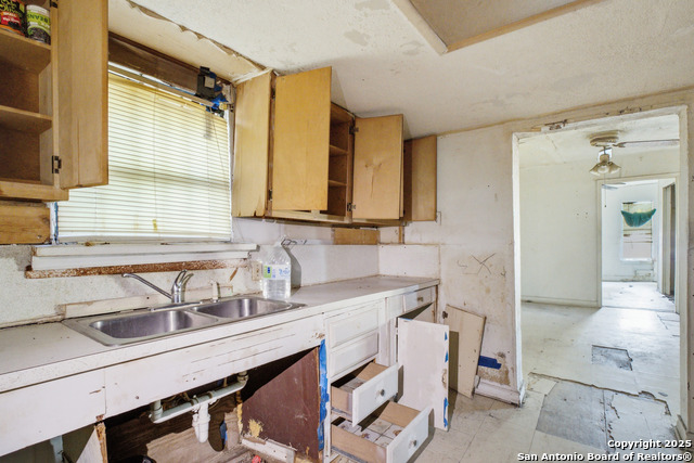 Listing photo id 15 for 4234 San Luis