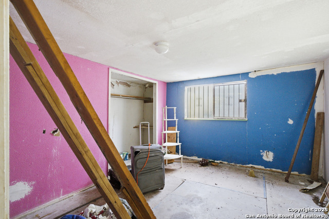 Listing photo id 16 for 4234 San Luis