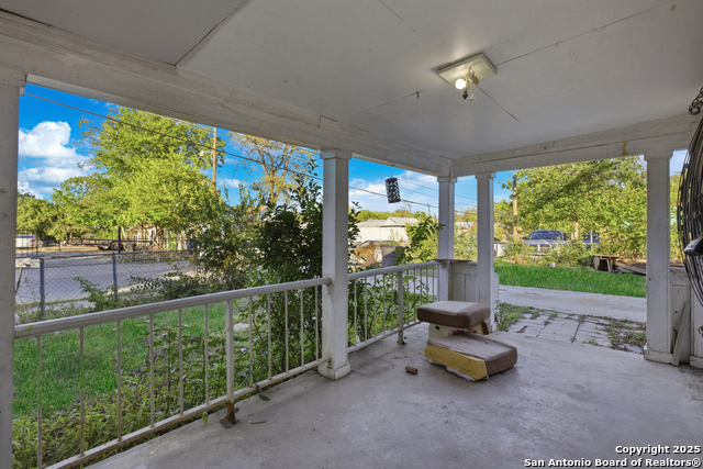 Listing photo id 19 for 4234 San Luis