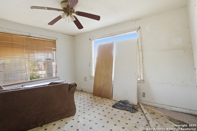 Listing photo id 7 for 4234 San Luis