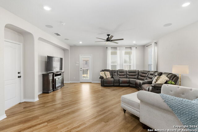 Image 12 of 30 For 5104 Devanado Way