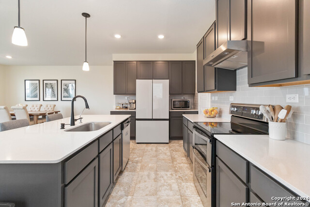 Listing photo id 11 for 6611 Runaway Row