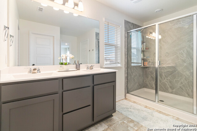 Listing photo id 25 for 6611 Runaway Row