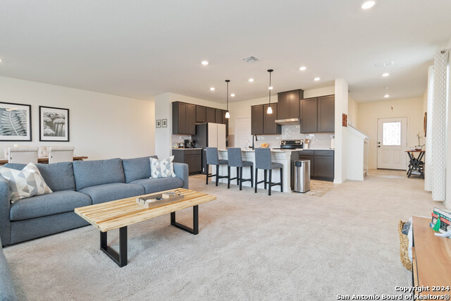 Listing photo id 2 for 6611 Runaway Row