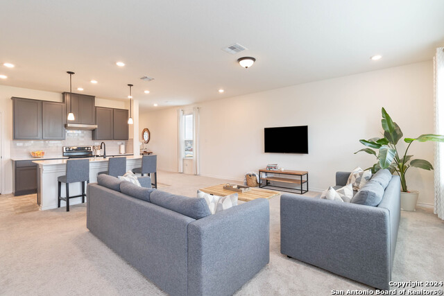 Listing photo id 6 for 6611 Runaway Row