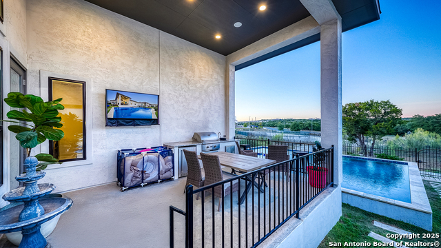 Listing photo id 17 for 23336 Grande Vista