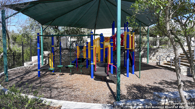 Listing photo id 32 for 23336 Grande Vista