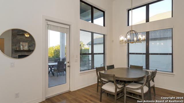 Listing photo id 3 for 23336 Grande Vista