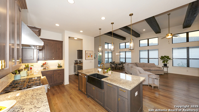 Listing photo id 5 for 23336 Grande Vista