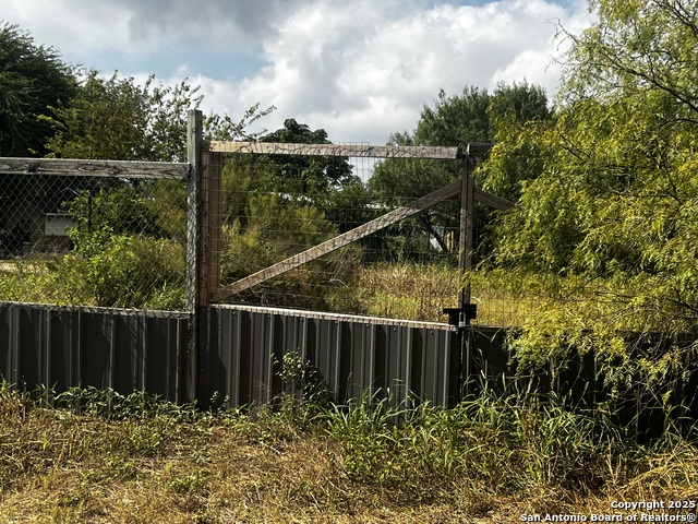 Image 2 of 7 For 1419 Kayroe  