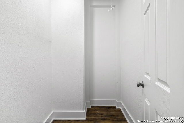 Image 20 of 30 For 147 Baylor E