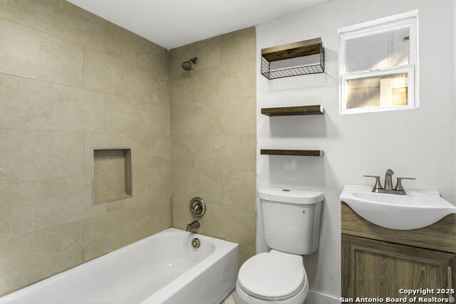 Image 24 of 30 For 147 Baylor E