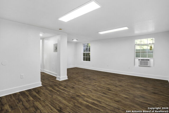 Image 25 of 30 For 147 Baylor E