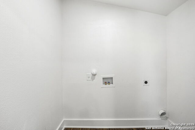 Image 27 of 30 For 147 Baylor E