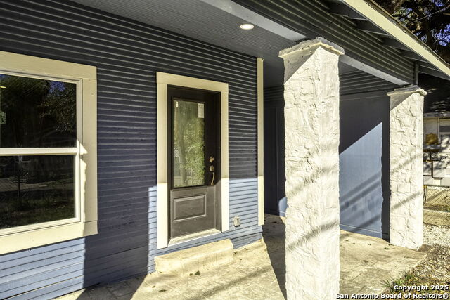 Image 5 of 30 For 147 Baylor E