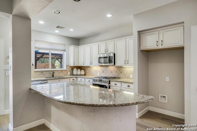 Image 12 of 47 For 551 Roamer