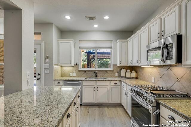 Image 14 of 47 For 551 Roamer