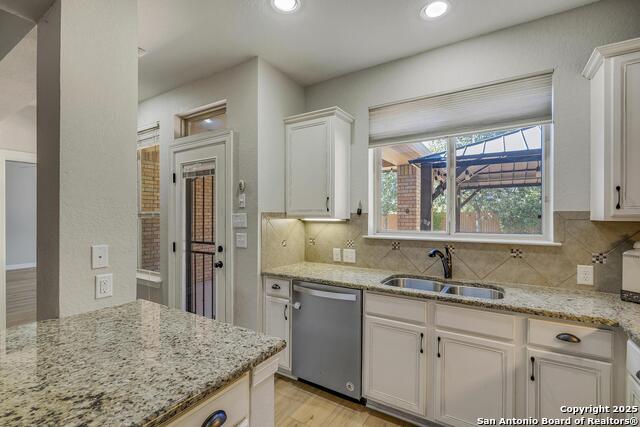 Image 15 of 47 For 551 Roamer