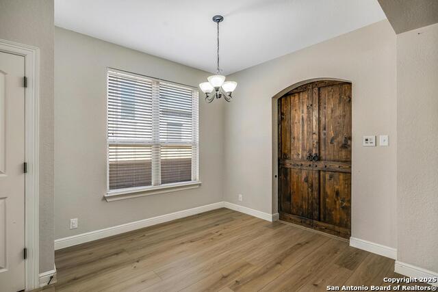 Image 16 of 47 For 551 Roamer