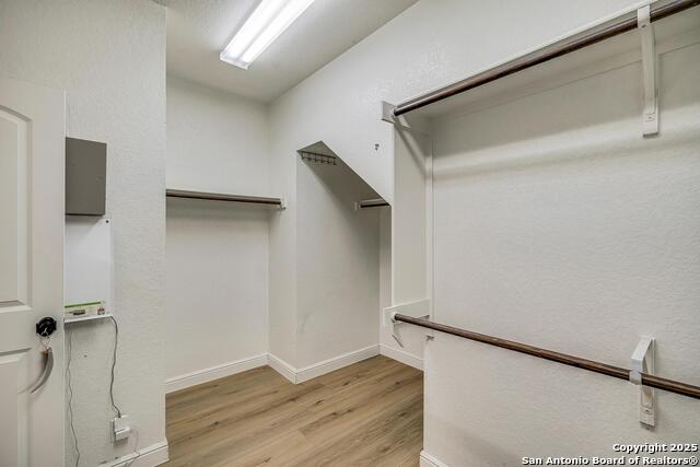 Image 21 of 47 For 551 Roamer