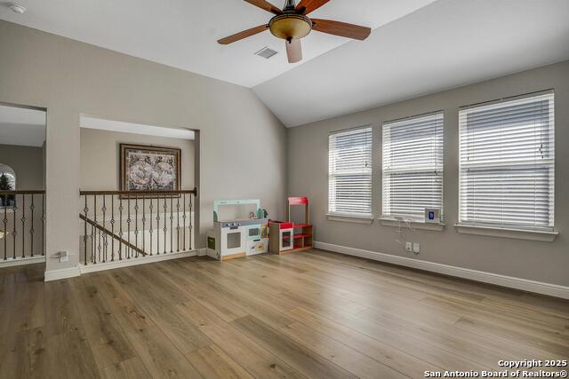 Image 26 of 47 For 551 Roamer