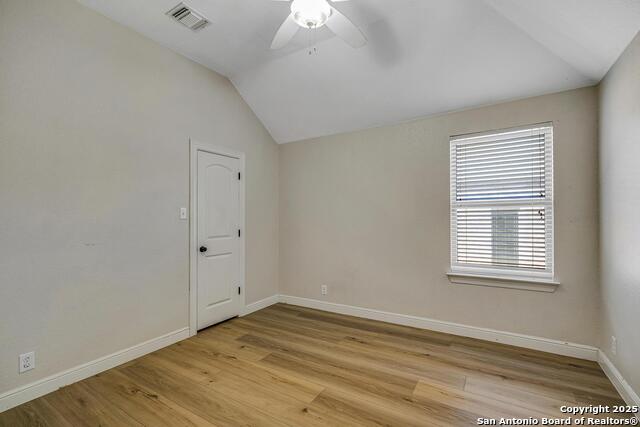 Image 30 of 47 For 551 Roamer