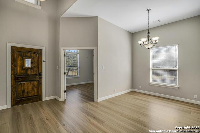 Image 4 of 47 For 551 Roamer