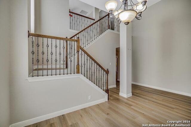 Image 8 of 47 For 551 Roamer