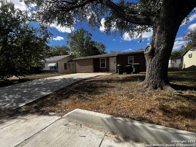 Image 11 of 11 For 239 Waugh  