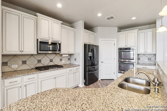 Image 11 of 49 For 1902 Sirius Grove