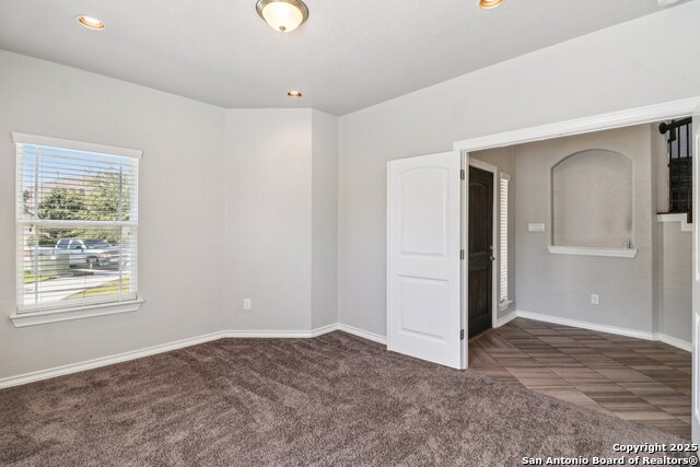 Image 16 of 49 For 1902 Sirius Grove