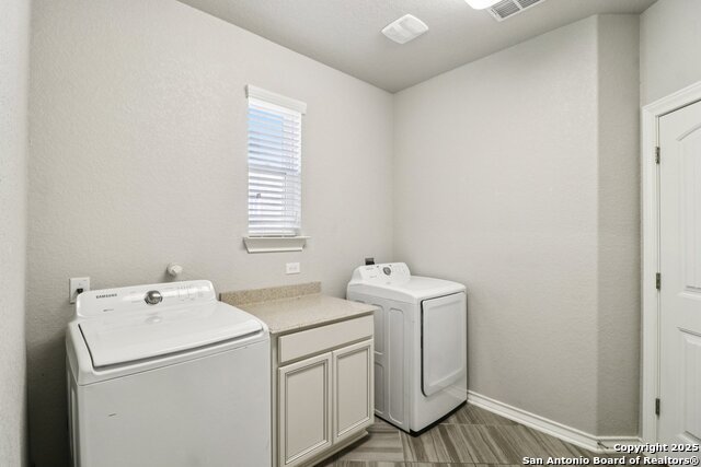 Image 27 of 49 For 1902 Sirius Grove