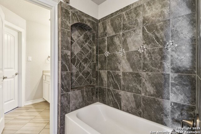 Image 31 of 49 For 1902 Sirius Grove