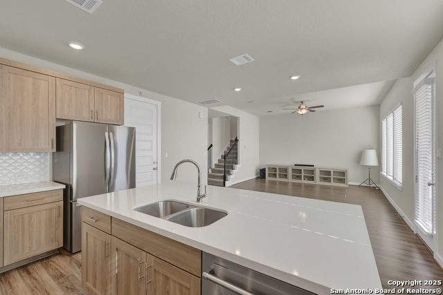 Image 11 of 41 For 15418 Ivory