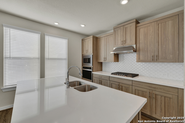 Image 12 of 41 For 15418 Ivory