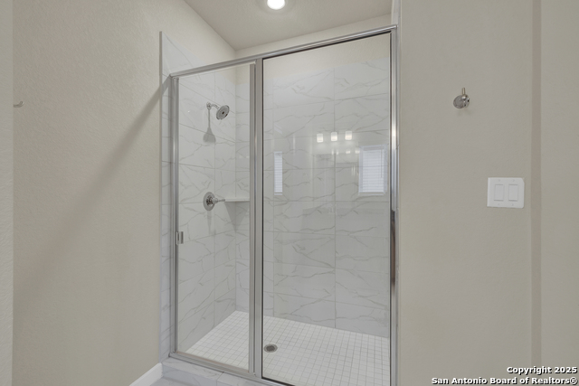 Image 18 of 41 For 15418 Ivory