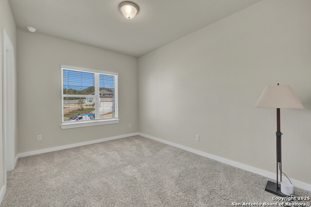 Image 34 of 41 For 15418 Ivory