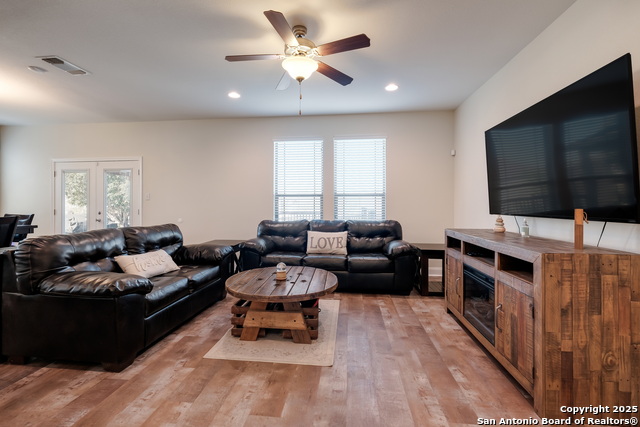 Image 3 of 19 For 7207 Kitty