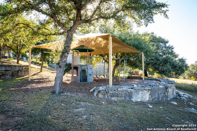 Listing photo id 14 for 708 Malaga  