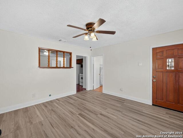 Listing photo id 8 for 254 Bank  