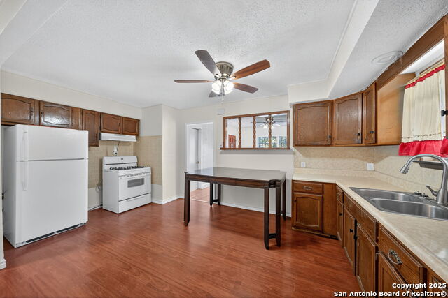 Listing photo id 12 for 254 Bank  