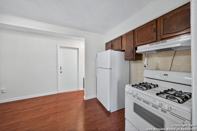 Listing photo id 15 for 254 Bank  