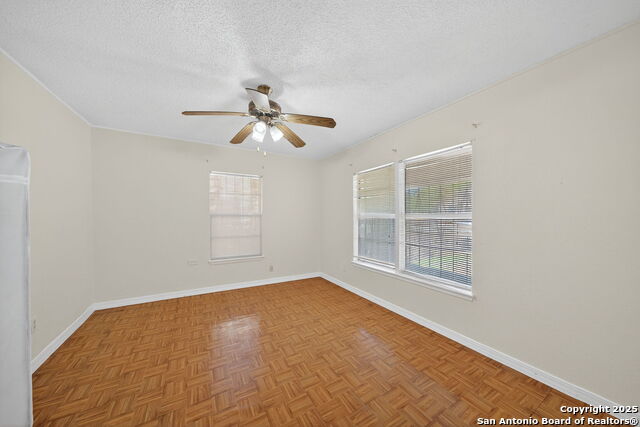 Listing photo id 17 for 254 Bank  