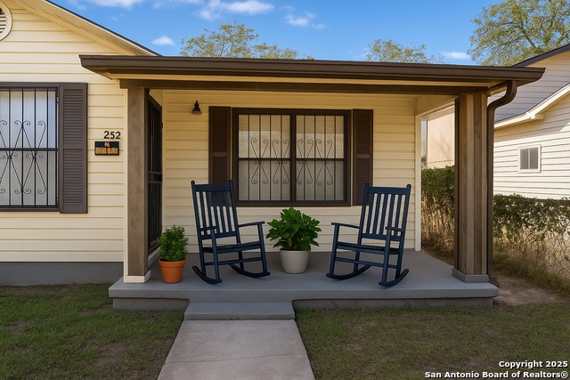 Listing photo id 0 for 254 Bank  