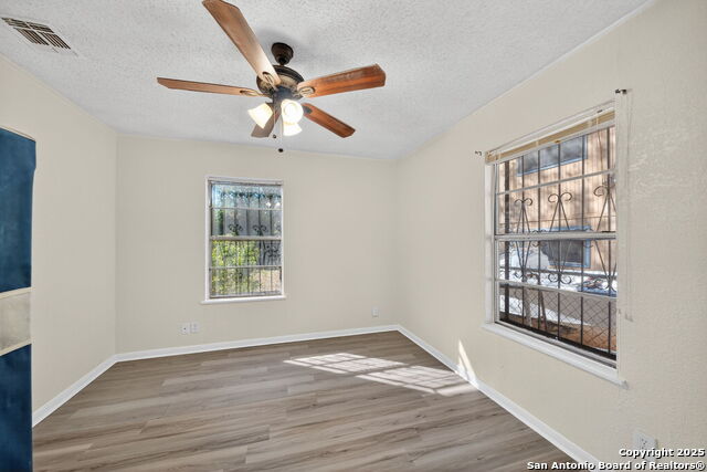 Listing photo id 19 for 254 Bank  