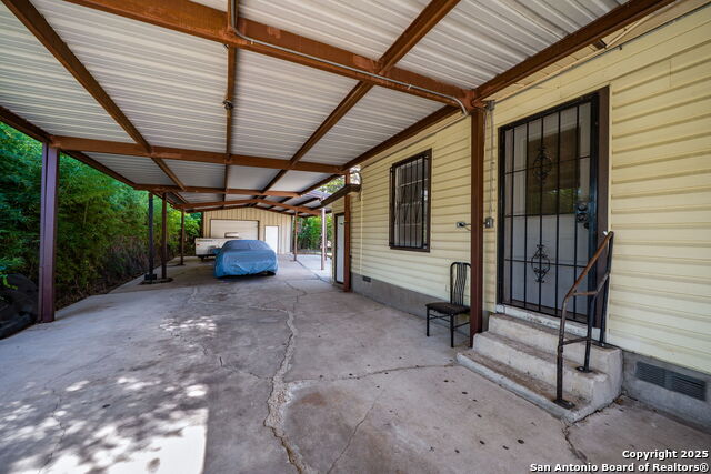 Listing photo id 23 for 254 Bank  