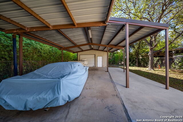 Listing photo id 25 for 254 Bank  