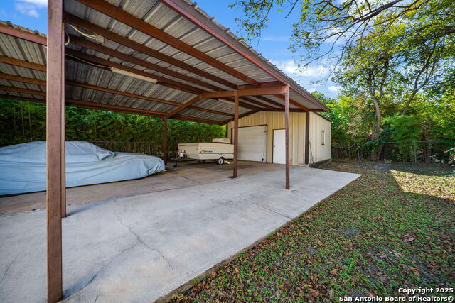 Listing photo id 26 for 254 Bank  