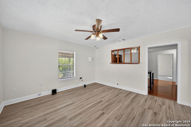 Listing photo id 7 for 254 Bank  