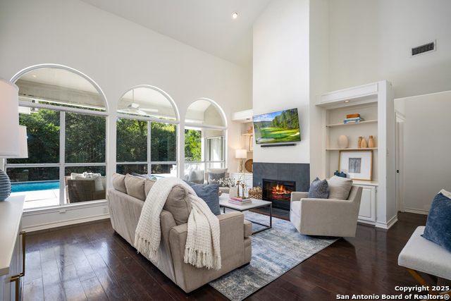 Image 12 of 70 For 10 Thornhurst